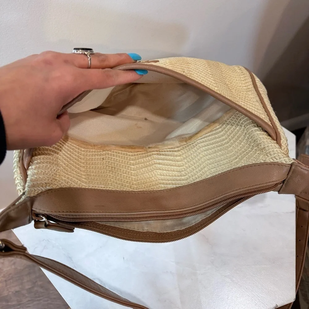 🔥Etienne Aigner Woven Cream Shoulder Bag with Brown Trim EUC🔥